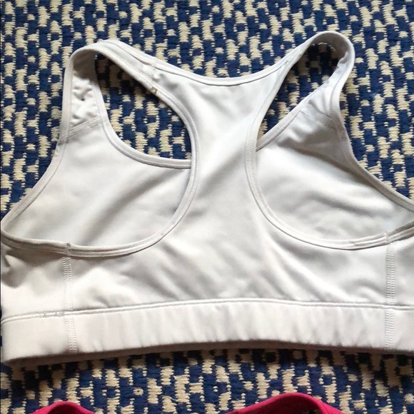 2 M Nike Sports Bras - Picture 6 of 7